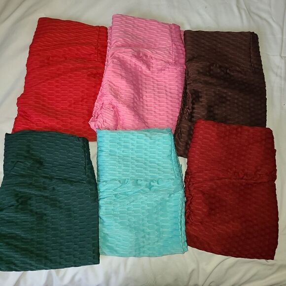 Yoga TikTok Leggings  - Picture 15 of 16